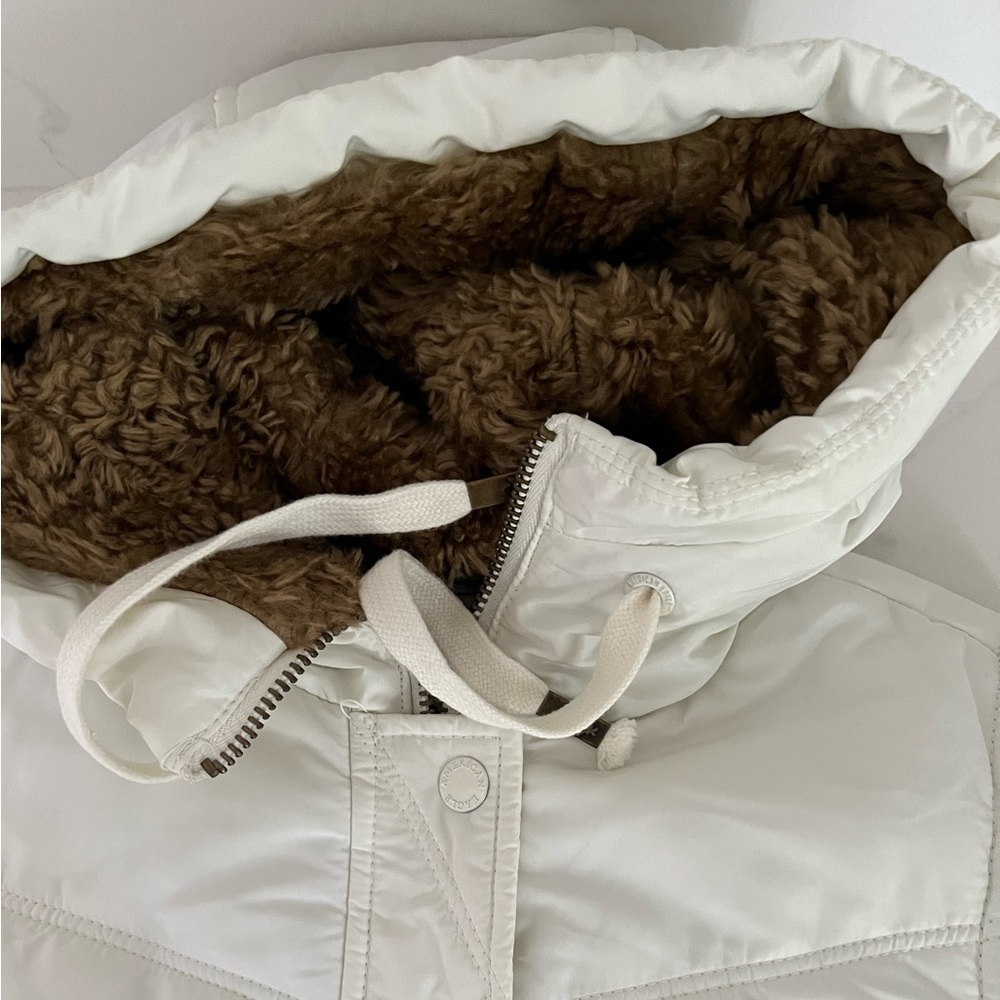 NWOT,, American Eagle, not worn, no tag, winter white, winter vest, - Picture 16 of 16